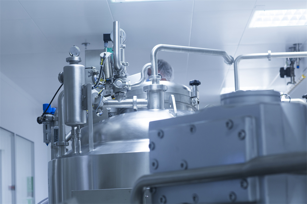攝圖網_501876727_制藥廠的藥品生產設備（企業商用）.jpg